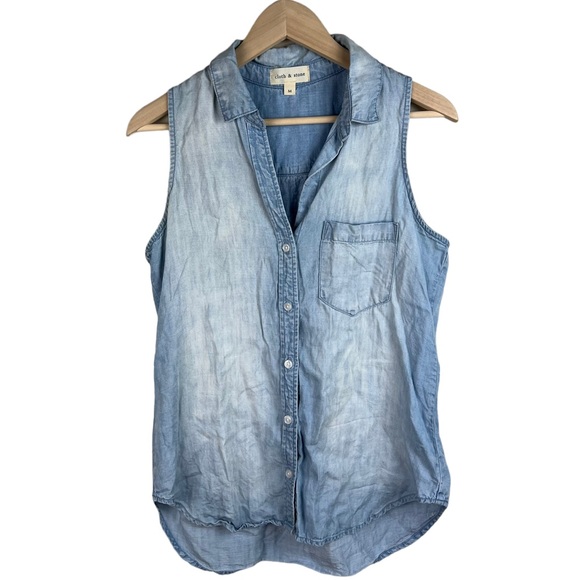 cloth & stone Tops - Cloth + Stone • Sleeveless Chambray Button Down Shirt